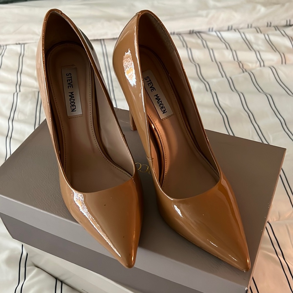 Steven madden tan pumps